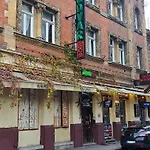 6-pack In The Party District * Budapest